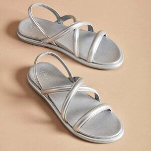 OLUKAI Silver Tiare Leather Strappy Sandals Size 9 NEW NWT